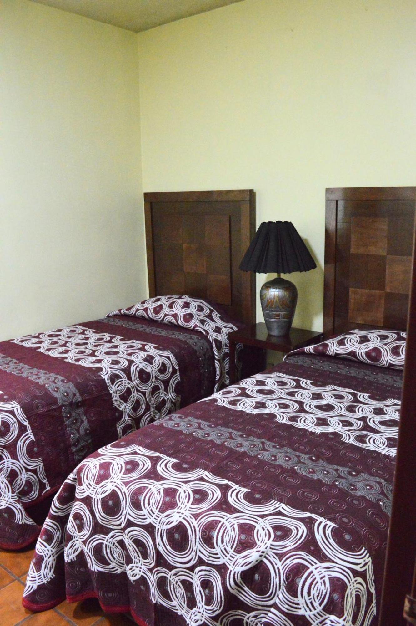 Hotel Topacio Сан-Хуан-де-лос-Лагос Экстерьер фото